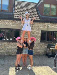 Fun cowgirl hen do with Sashay Dance. Hen party cowgirl theme.