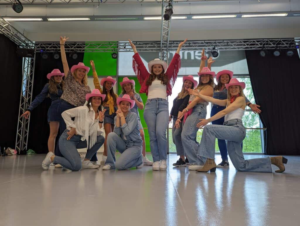 Cowgirl hen party dance classes. Fun Line dancing hen do